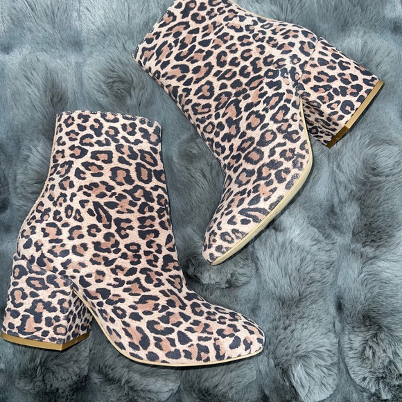 NEW - Free People Pink Leopard Ankle Boots size 38 - Picture 1 of 13